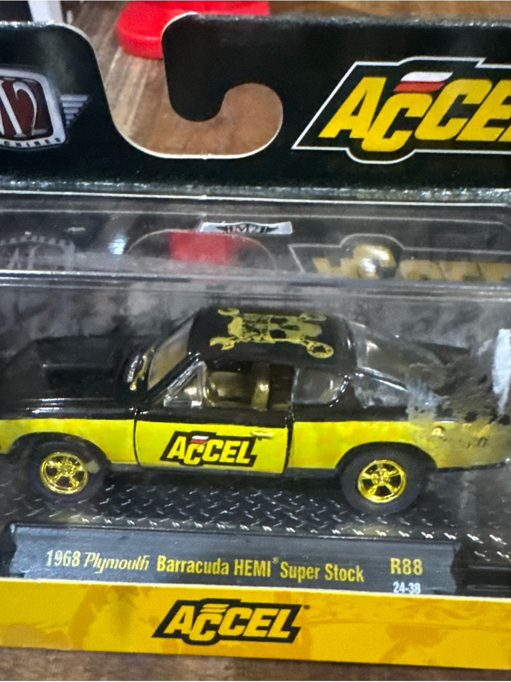 Chase***1968 Plymouth Barracuda HEMI Super Stock Die-Cast - Black & Yellow